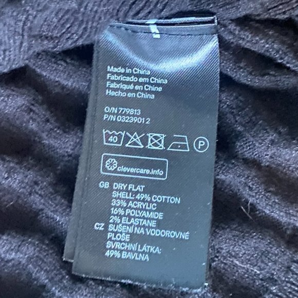H&M (Size M) Men's Long-Sleeve Black Sweater - Picture 5 of 5
